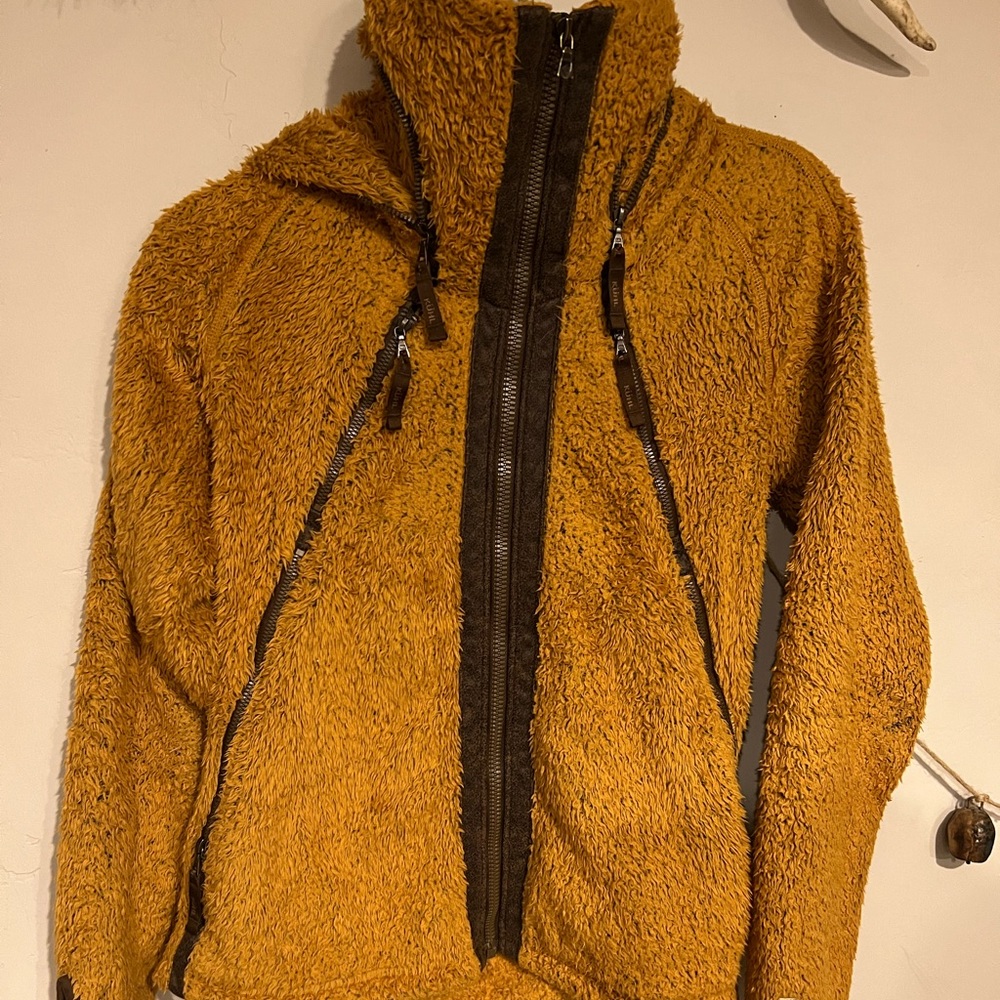 Womens Kuhl Zip hooded fleece. Worn but still in good condition.